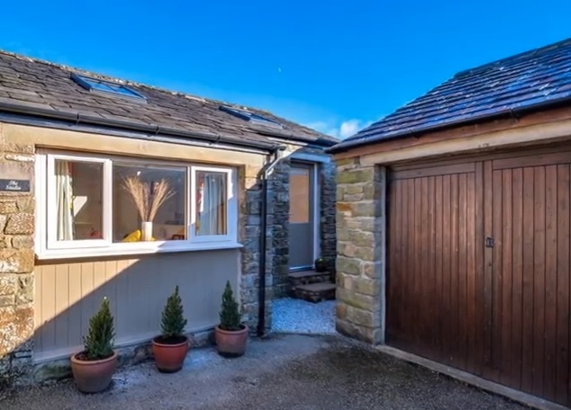 Cross Cottage, Whittington